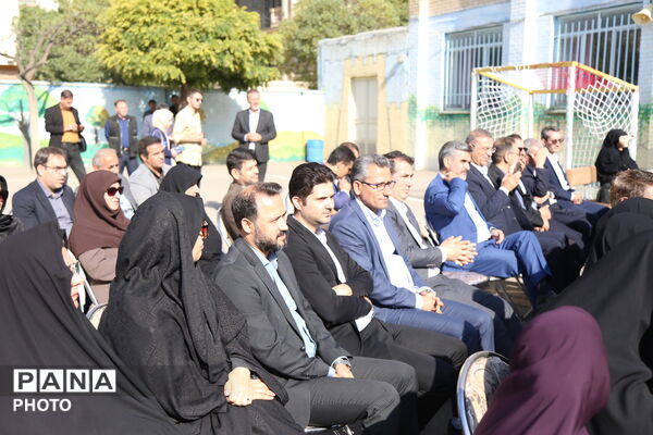 آیین استانی جشن شکوفه ها در دبستان حافظ ناحیه یک اردبیل 