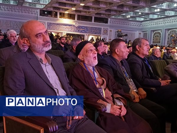 شب شعر آیینی پیرغلامان حسینی برگزار شد