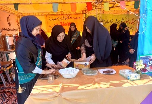 همکاری دانش آموزان خادمیار دبستان ضحی۲ با چایخانه دانش آموزی حضرت رضا(ع) شیروان
