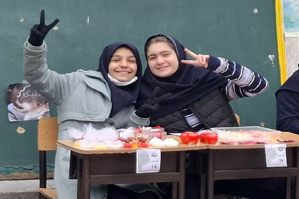 برگزاری بازارچه اقتصادی در دبیرستان شاهد تکتم