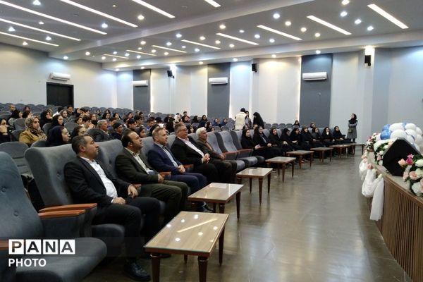 تقدیر از برگزیدگان استانی و منطقه‌‌ای مسابقات علمی پژوهشی 