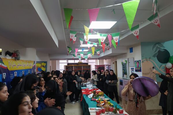 جشن ایران‌مون در دبیرستان شهیدان اسماعیلی منش رباط‌کریم