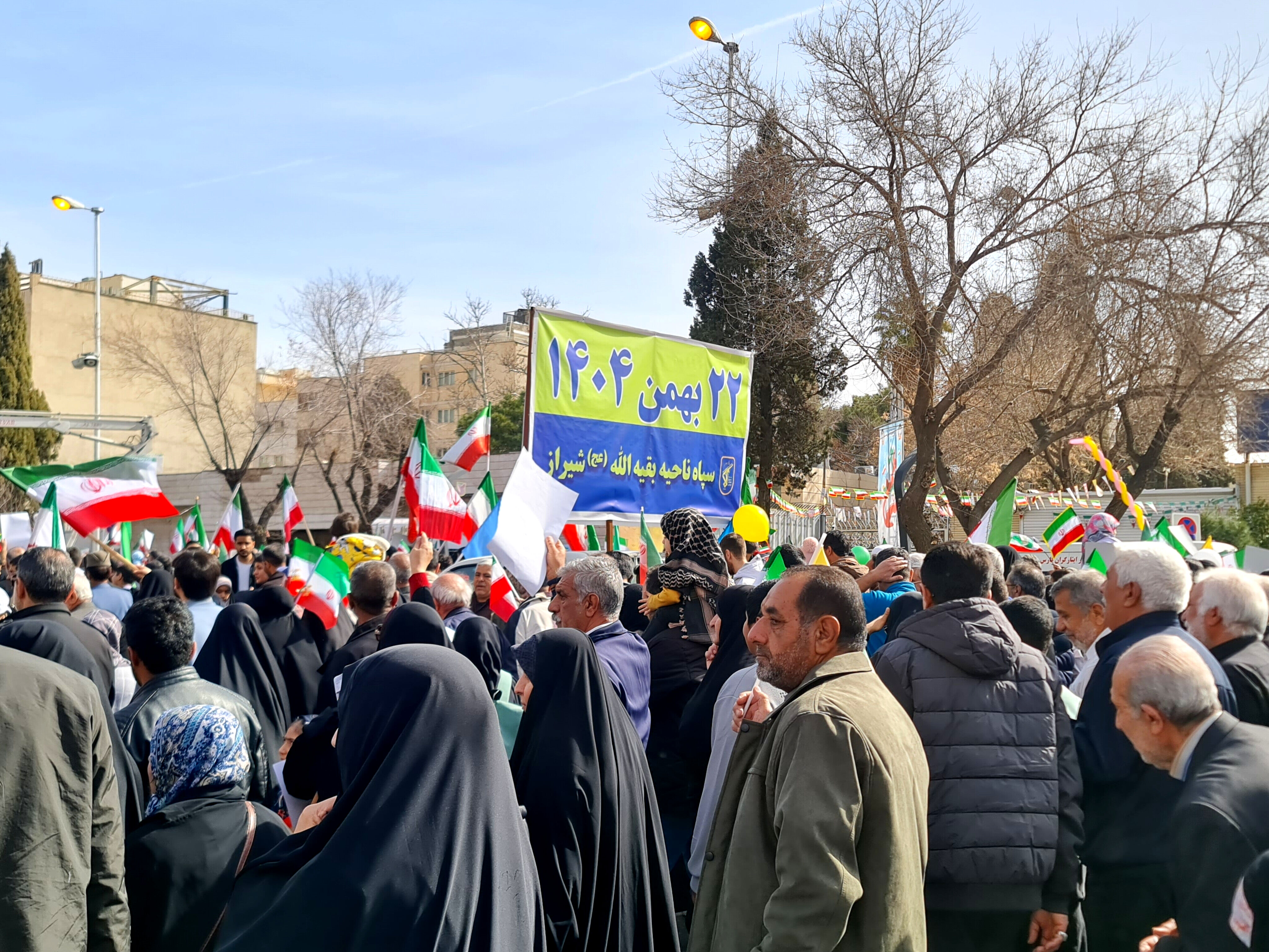 جلوه‌ای از وحدت و همدلی در راهپیمایی ۲۲ بهمن