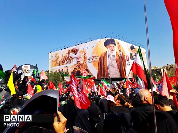 آخرین سلام؛ از میدان انقلاب تا میدان آزادی، تهران در آیین وداع با رهبر شهید