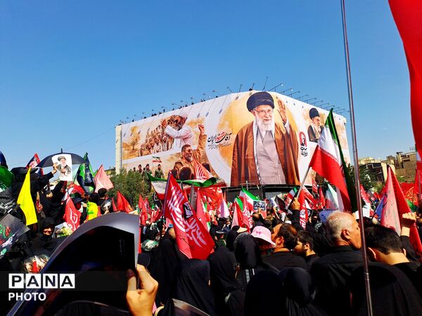 آخرین سلام؛ از میدان انقلاب تا میدان آزادی، تهران در آیین وداع با رهبر شهید