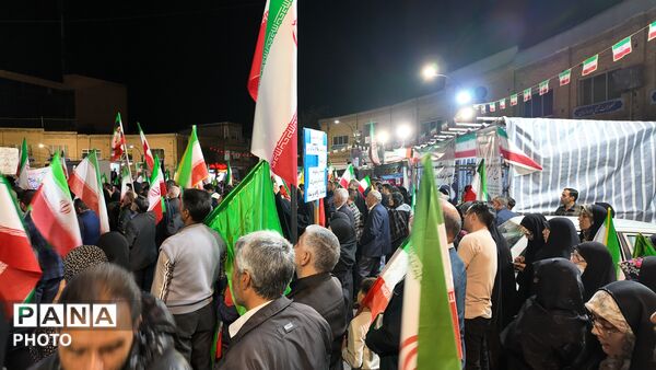 شب پرچم‌ها و فریادها؛ تجلی احساس ملی در خیابان‌ها