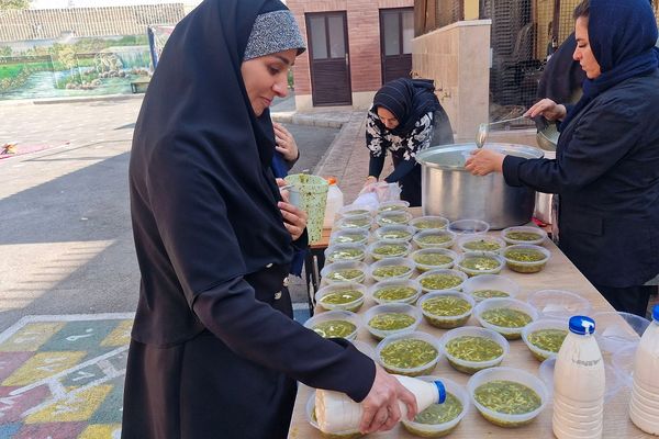 مراسم بزرگداشت خیر مدرسه ساز در دبستان بانو ابوالوفا ناحیه دو شهرری 