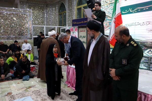 چلچراغ آیه‌ها در آستان بی‌بی سکینه شهرستان ملارد