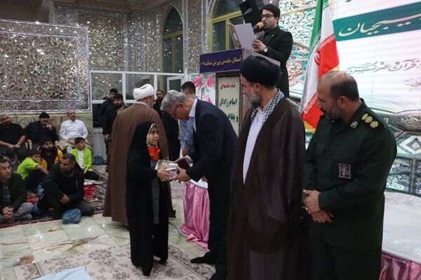 چلچراغ آیه‌ها در آستان بی‌بی سکینه شهرستان ملارد