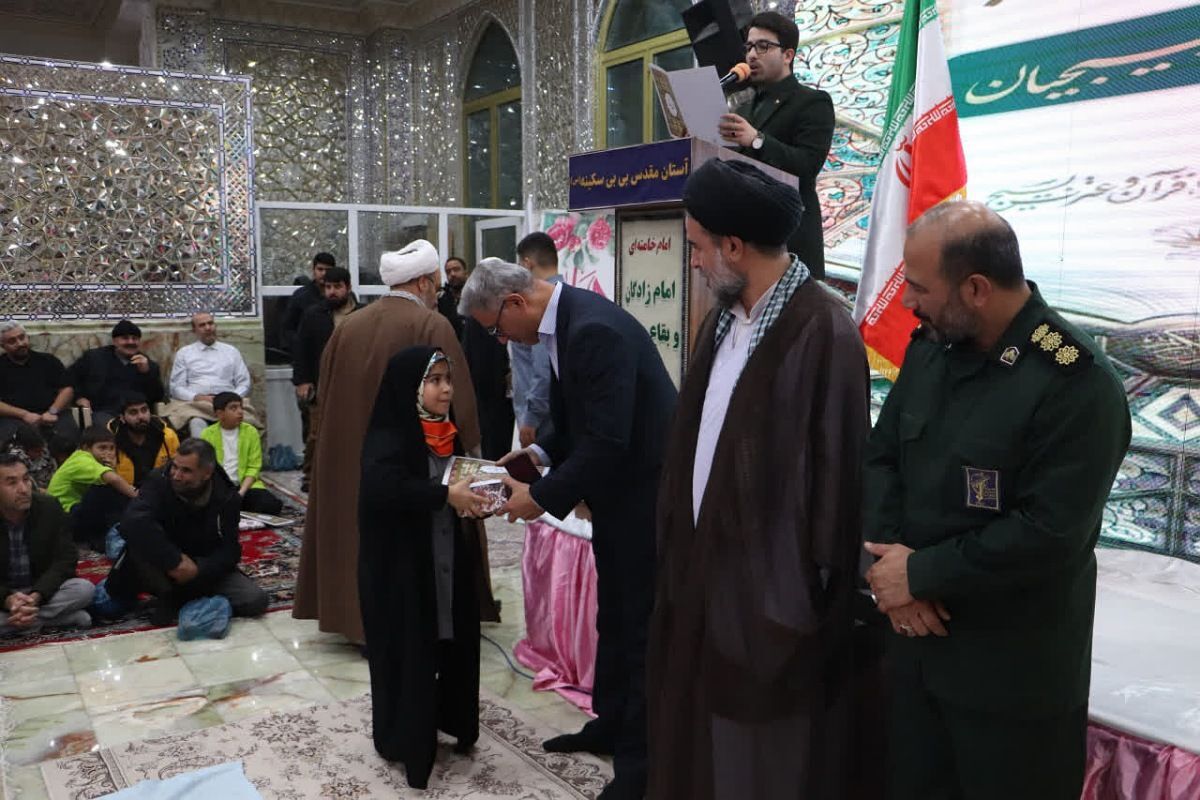 چلچراغ آیه‌ها در آستان بی‌بی سکینه شهرستان ملارد