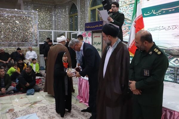 چلچراغ آیه‌ها در آستان بی‌بی سکینه شهرستان ملارد