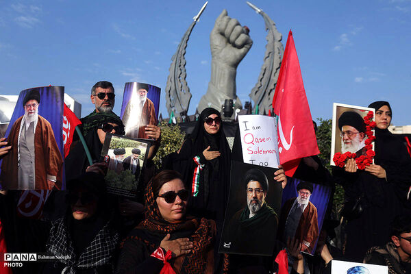 مراسم تشییع پیکر مطهر رهبر شهید انقلاب در تهران - 2
