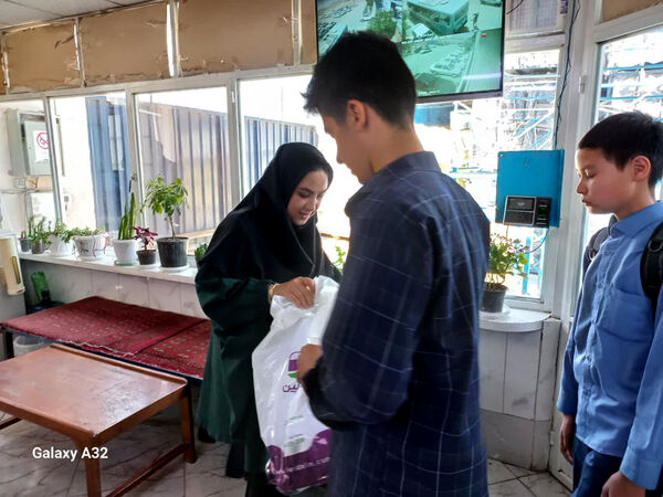 بازدید دانش‌آموزان هنرستان ثامن الائمه قم از کارخانه فریدولین