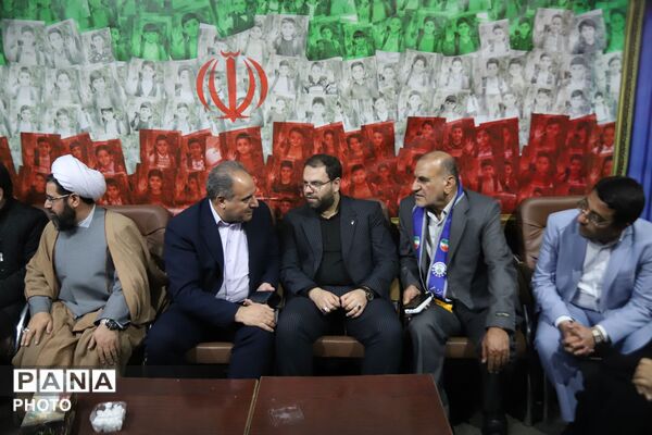 محفل گرم تشکیلاتی دانش‌آموزان در تجمع مردمی تبریز با حضور قائم‌مقام معاون وزیر در سازمان دانش‌آموزی