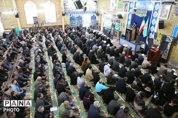 تجدید عهد با آرمان های رهبر شهید انقلاب در نماز جمعه فشافویه