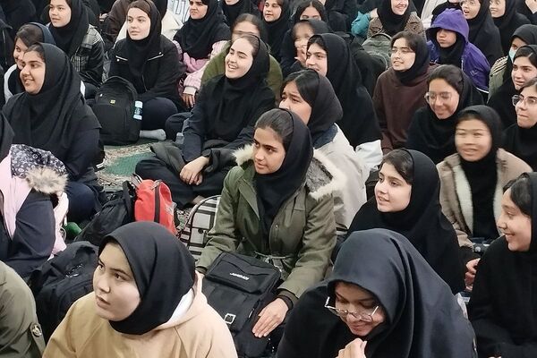 دبیرستان صدیقه طاهره غرقِ در شور فاطمی