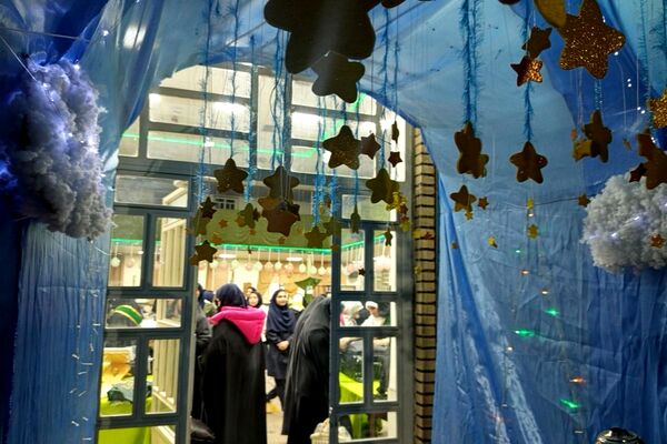 اعتکاف دانش‌آموزی رباط‌کریم با پرچم‌گردانی حضرت ابوالفضل(ع)