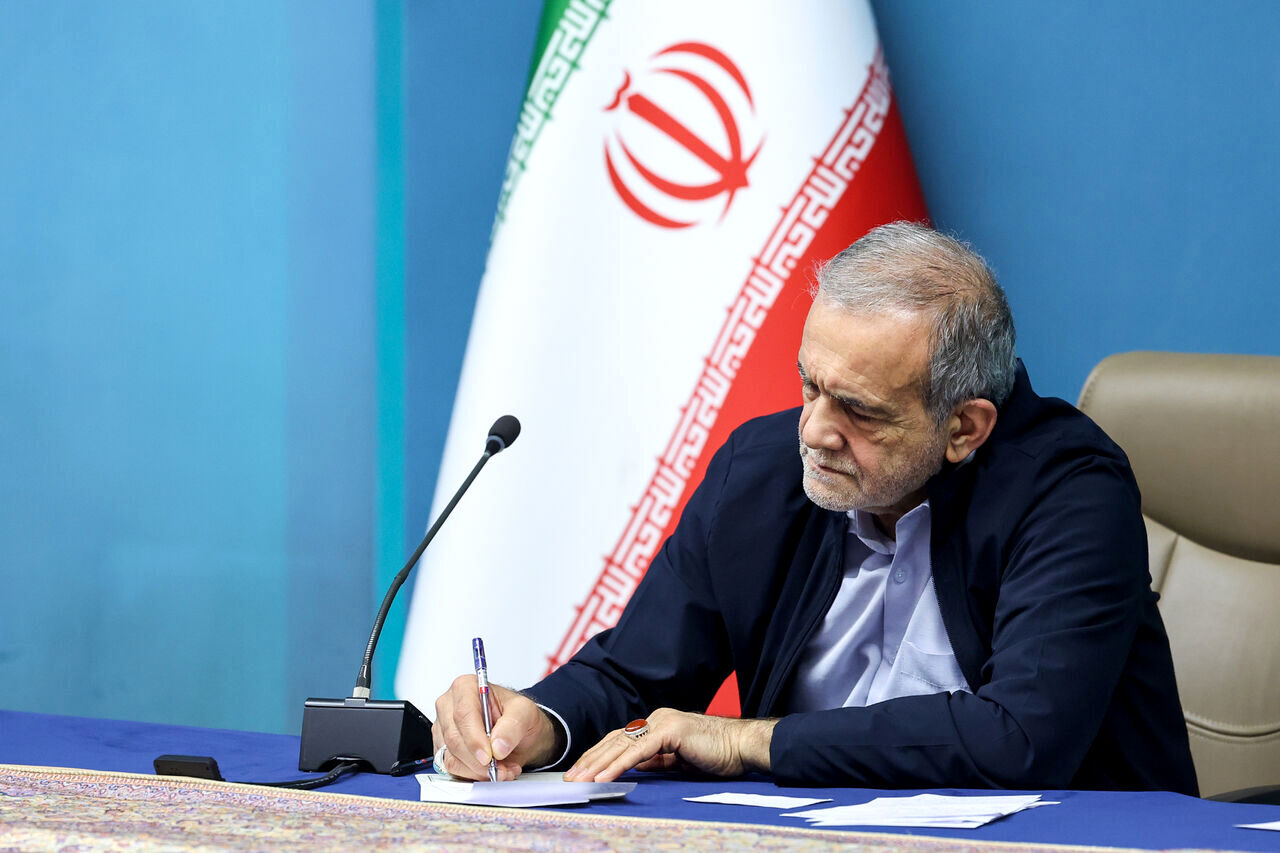 رئیس‌جمهور سه عضو شورای‌ عالی فضایی را منصوب کرد