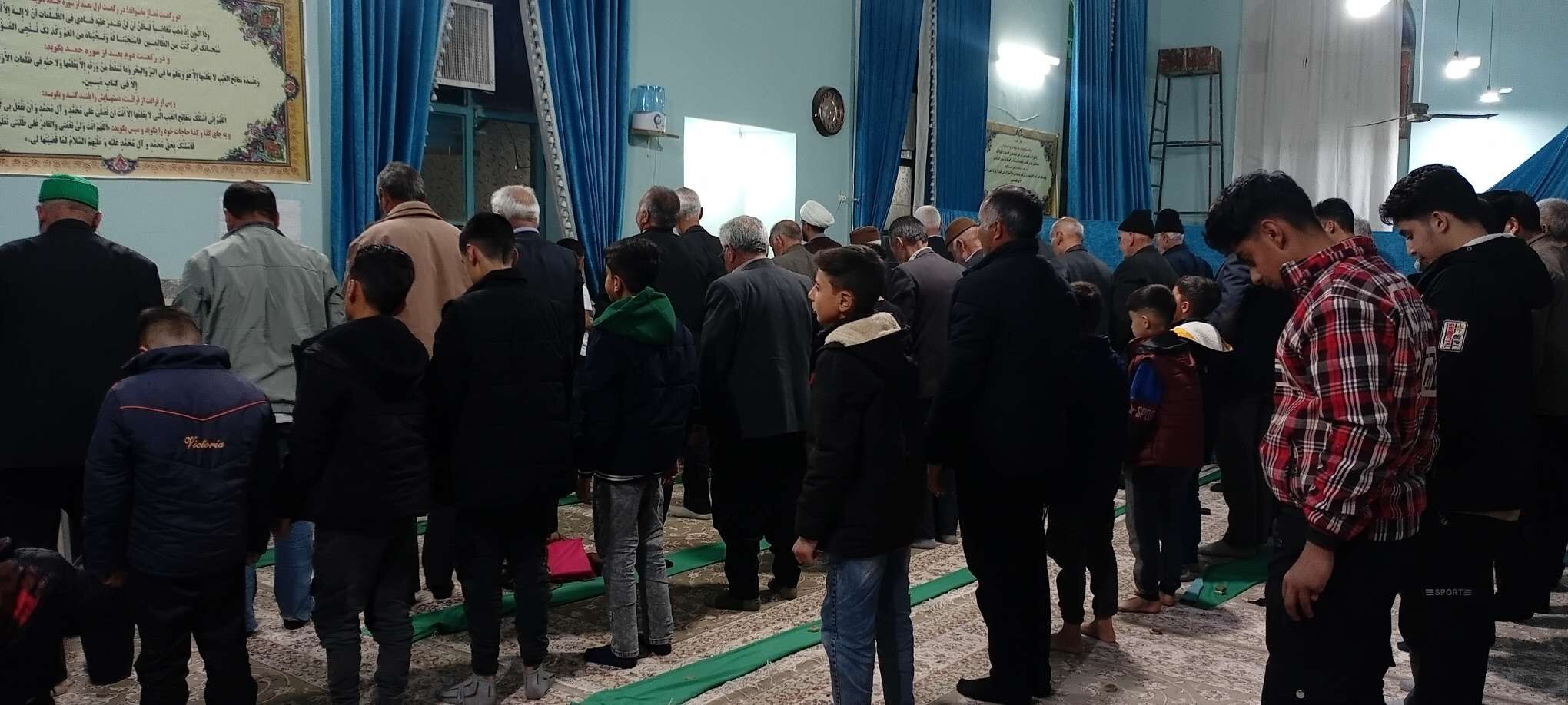 نماز جماعت همزمان با شروع سال جدید در روستای نقاب خلیل آباد