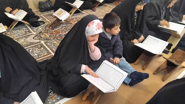 مراسم جزخوانی قرآن کریم در اهر با حضور فعال دانش‌آموزان