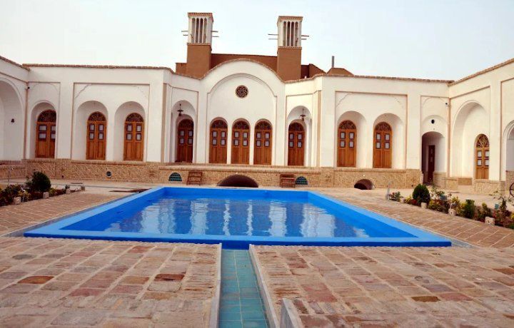 معرفی اماکن تاریخی و گردشگری منطقه امامزاده اصفهان