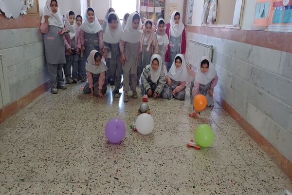 آزمایش ساخت ماشین بادکنکی در دبستان شاهد نرگس جاجرم