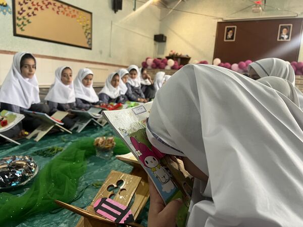 گشایش سفره نور در دبستان احمد کاظمی ۲؛ جشن قرآن کلاس دومی‌ها 