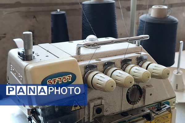 هنرستانی‌ها در نقش تولید کننده، دوخت لباس فرم دانش‌آموزان به دست هنرستانی‌های قدس