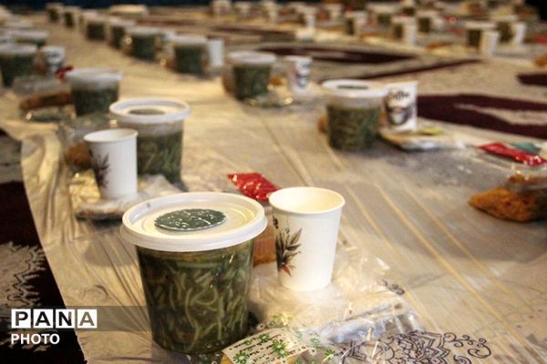 برپایی سفره بزرگ اطعام افطار در مسجد علی اکبر شهرستان قرچک