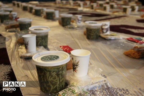 برپایی سفره بزرگ اطعام افطار در مسجد علی اکبر شهرستان قرچک