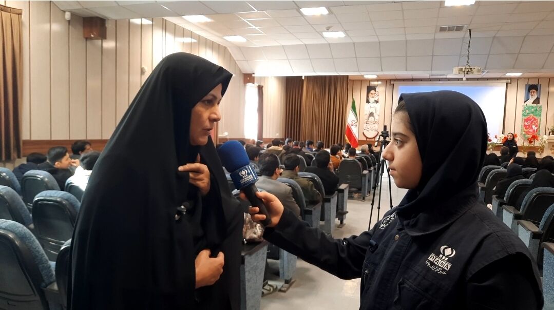 آینده ی این کشور به دست دانش‌آموزان کشورمان ساخته می‌شود
