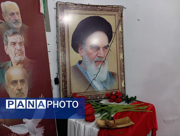 نواختن زنگ انقلاب در مدرسه قادر خانزاده شهرستان بانه