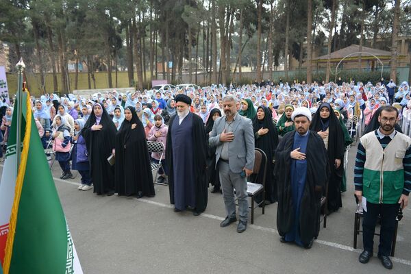 حضور خادمان رضوی در مدرسه قدر بهارستان‌دو