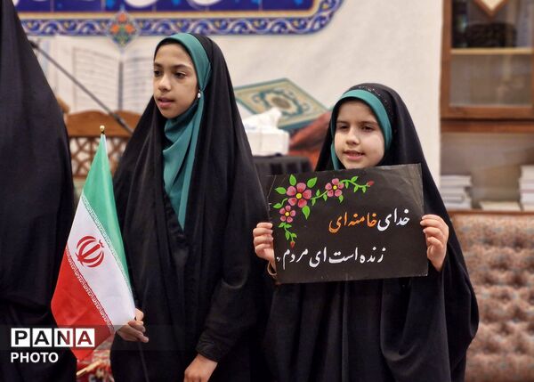 محفل انس با قرآن به یاد رهبر شهید در گلوگاه 