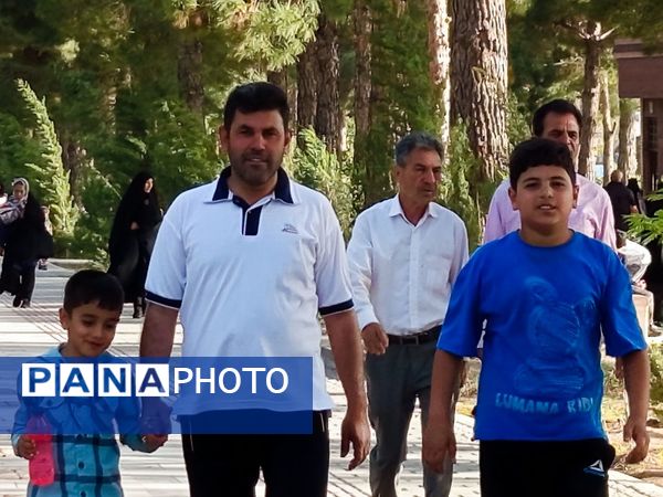 قدم هایی به عشق معلمان