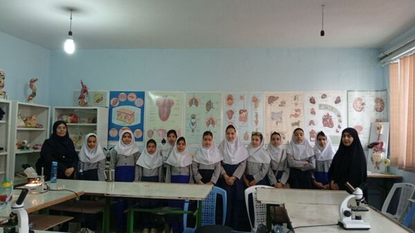 بازدید دانش‌آموزان دبستان درخشنده از پژوهش سرای آیندگان 