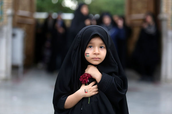 تشرف دختران به زیارت حرم مطهر حضرت معصومه(س)