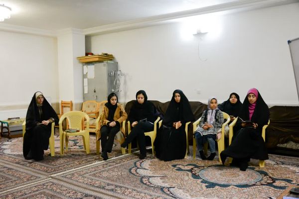 برگزاری انجمن ادبی شعر دخترانه در بجنورد 