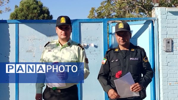 گرامیداشت هفته نیرو انتظامی در دبیرستان گوهرشاد