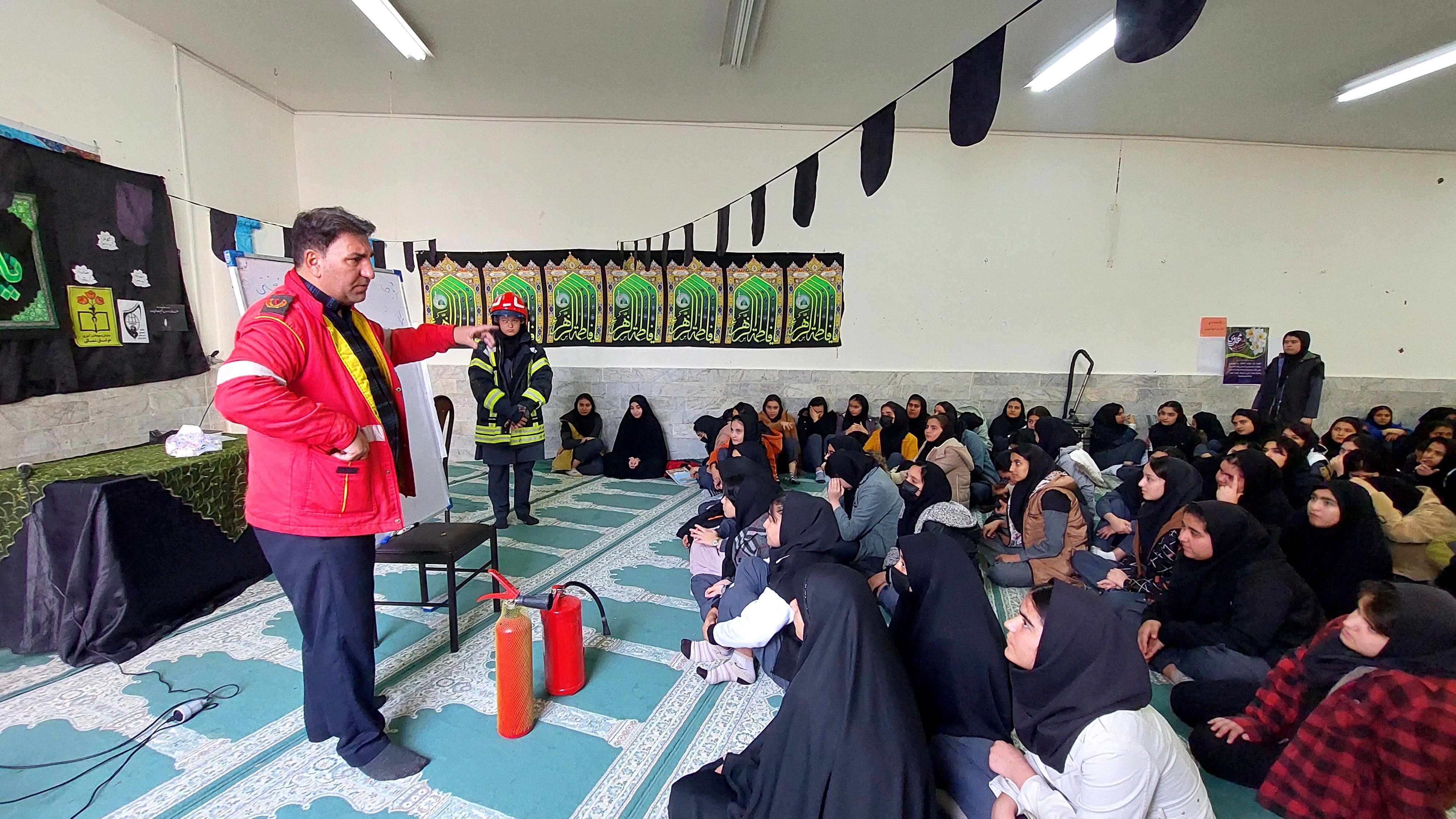برگزاری اردوی علمی آمادگی دفاعی دبیرستان فاطمه الزهرا آشخانه 