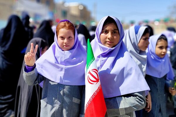 حضور پیکر شهید دانش‌آموز زینت بخش مدارس نجف‌آباد 