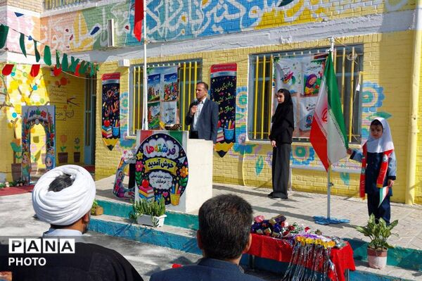 جشن شکوفه‌های کلاس اولی در دبستان فرهنگیان