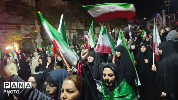حضور پرشور مردم آشخانه در راهپیمایی شبانه بیعت با رهبری