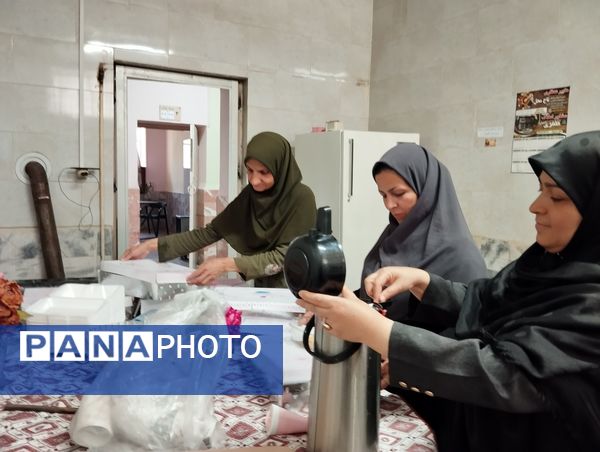 تجلیل از معلمان نمونه در مدرسه تقوا مشهد