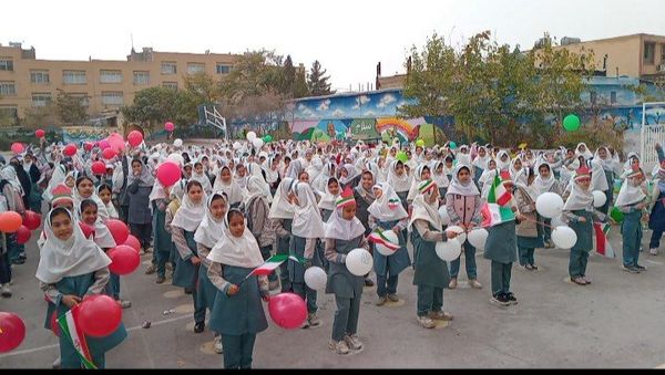 طلوع آگاهی در دل های کوچک؛ جشن روز دانش آموز در دبستان لطیفه