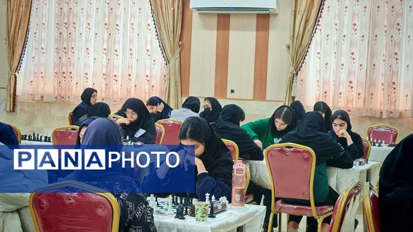 مسابقات ورزشی شطرنج دانش آموزان دوره دوم