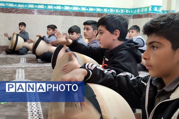 آموزش ضرب زورخانه‌ای در دبستان رازی ناحیه دو بهارستان