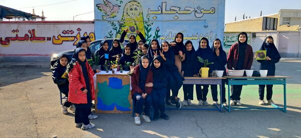 ایستگاه سبز طبیعت در مدرسه شهید رزمی خلیل آباد