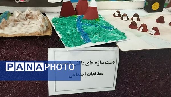 نمایشگاه دست‌سازه در دبیرستان ذبیح الله هوشیار