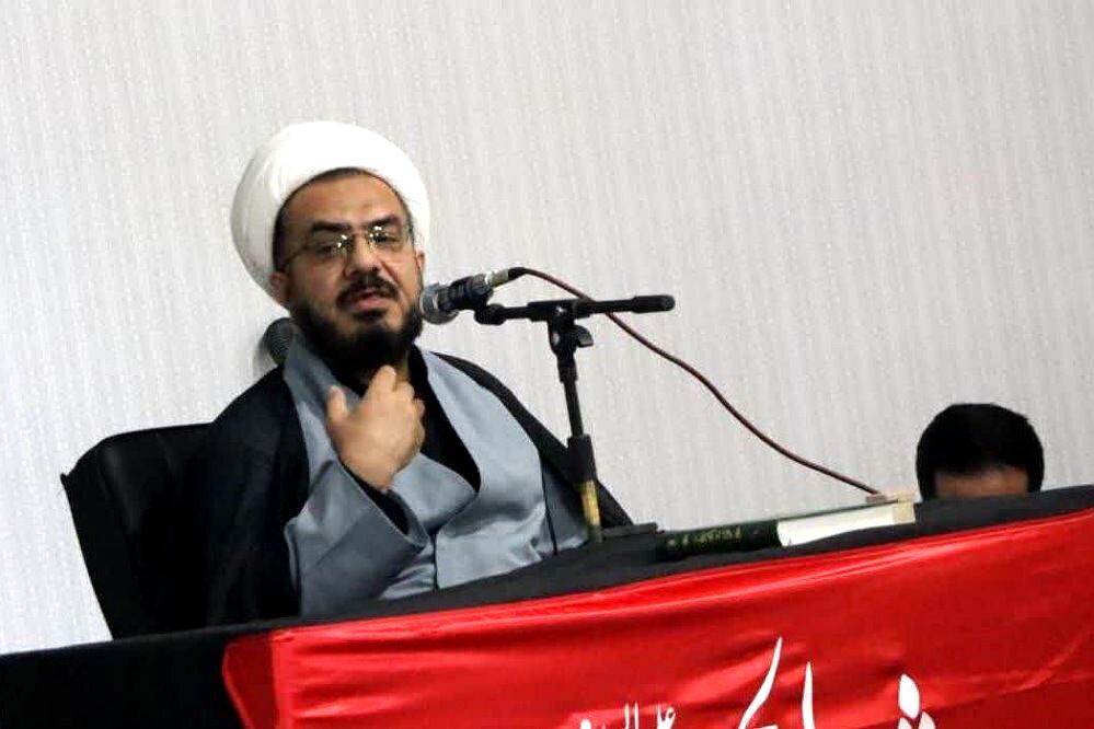 بانوان پرچمداران مراسم سوگواری ایام محرم هستند
